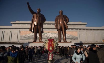 Estatuas de Kim Il-Sung, a la izquierda, y Kim Jong-Il, en Pyongyang.