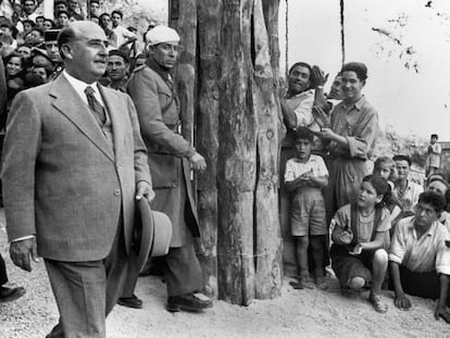 Franco visita las obras del pantano de Santa Ana, en la cuenca del Ribagorzana, en 1955.