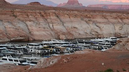 Barcos en la marina del lago Powell, en el río Colorado (Arizona, EE UU), afectado por la sequía, este 3 de septiembre.