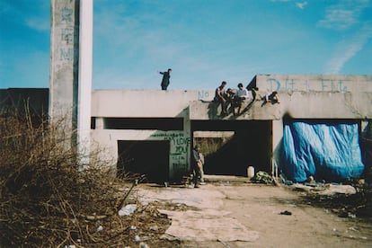 Fotografía de un participante en el taller que se realizó en Sid, Serbia, con la organización No Name Kitchen.