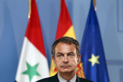 El presidente del Gobierno José Luis Rodríguez Zapatero, durante su comparecencia en el palacio de la Moncloa.