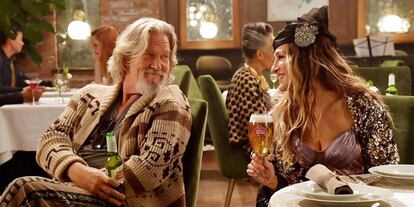 Jeff Bridges y Sarah Jessica Parker, en uno de los anuncios de la Super Bowl 2019.