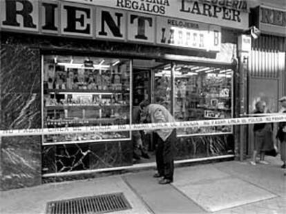 Establecimiento de joyería atracado en el Camino Viejo de Leganés en 1996.