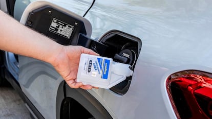 Artículo de EL PAÍS Escaparate que describe el tratamiento anticristalizante AdBlue para el coche top ventas en Amazon