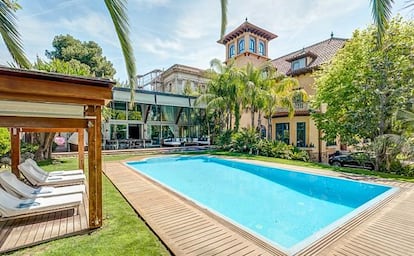 La casa del empresario Jos&eacute; Mestre con la piscina en primer plano.