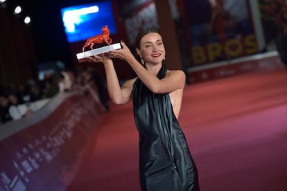 Recogiendo el pasado 22 de octubre en Roma el premio al mejor guion del Festival de Cine de Roma por 'Ramona', la película que acaba de estrenar y protagoniza. 