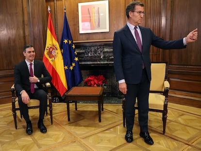 Sánchez y Feijóo, al comienzo de su reunión de esta mañana en el Congreso.