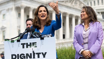María Elvira Salazar y Verónica Escobar en Washington, el 23 de mayo de 2023.