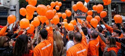 Profesores de la concertada protestan por sus recortes en Barcelona.