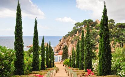 La escalinata de Epicuro desemboca en el templete del jardín-botánico Marimurtra, en Blanes (Girona).