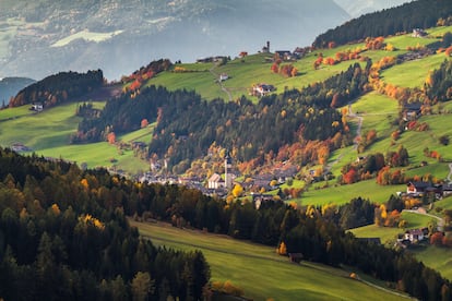 El pueblo de San Pietro, en La Val di Funes (Italia).