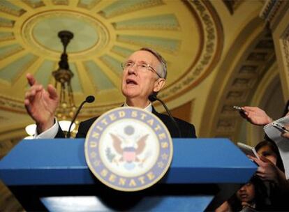 El senador por Nevada y líder de la mayoría demócrata, Harry Reid, explica a los medios los detalles del acuerdo al que se ha llegado hoy en el Congreso de EE UU