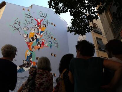 Mural de reconocimiento a supervivientes y victimas de violencia de genero en Madrid.