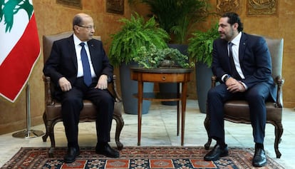 El presidente de Líbano, Michel Aoun, (izquierda) y el primer ministro, Saad Hariri, en 2017 en Beirut.