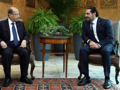 El presidente de Líbano, Michel Aoun, (izquierda) y el primer ministro, Saad Hariri, en 2017 en Beirut.