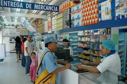 Clientes en una farmacia de Ciudad de México. 