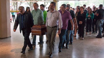 Cortejo f&uacute;nebre na UFSC nesta ter&ccedil;a.