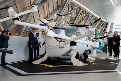 Felipe VI inauguró el Mobility City de la Fundación Ibercaja, un museo de la movilidad sostenible que aspira a ser referente como foro internacional, y escaparate de innovaciones del sector. Está situado en el Pabellón Puente de la Expo que diseñó Zaha Hadid.