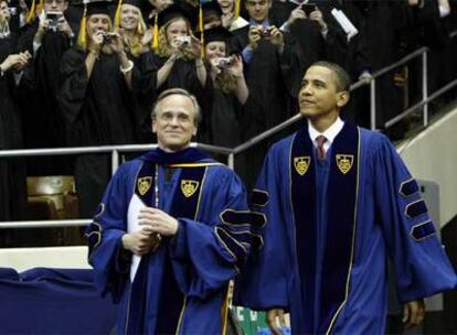 El presidente Obama y el sacerdote John Jenkins, en la Universidad de Notre Dame (Indiana).