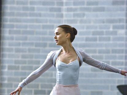 <b>Natalie Portman, al borde de un desdoblamiento de personalidad en <i>Cisne negro.</i></b>