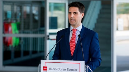 El consejero de Educación, Ciencia y Universidades, Emilio Viciana, durante la inauguración del curso el 7 de septiembre de 2023, en Arganda del Rey (Madrid).