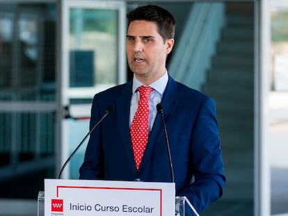 El consejero de Educación, Ciencia y Universidades, Emilio Viciana, durante la inauguración del curso el 7 de septiembre de 2023, en Arganda del Rey (Madrid).