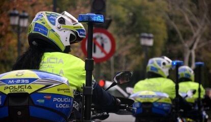 Agentes motorizados de la Policía Local de Sevilla.