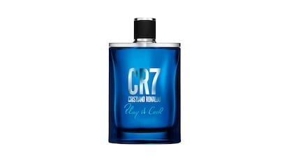 Perfume CR7 sobre fondo blanco.