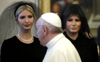 Melania Trump, e Ivanka Trump, asisten a la audiencia privada Donald Trump con el papa Francisco.