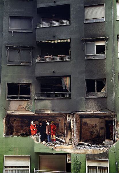 Estado en que quedó el edificio tras la explosión, ayer en Gandia.