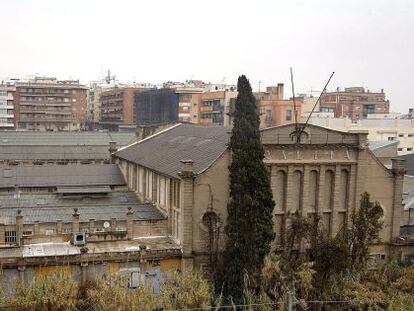 Vista parcial de las naves de la antigua empresa Uralita en Cerdanyola del Vallès, Barcelona.