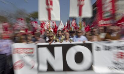 Sevilla. Manifestación contra la reforma laboral encabezada por los sindicatos.