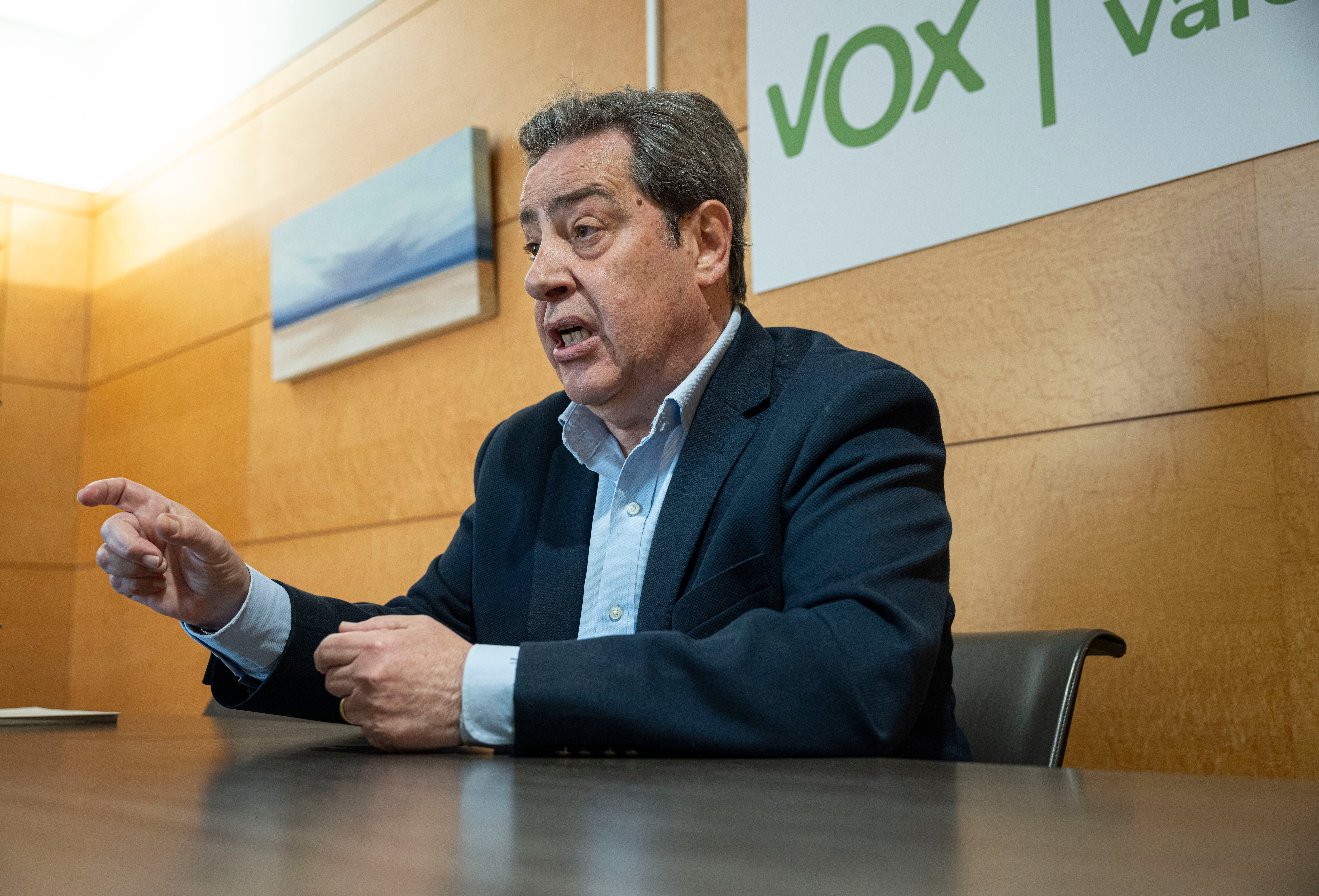 José María Llanos, el portavoz de Vox en las Cortes Valencianas, durante la entrevista en su despacho de Les Corts.