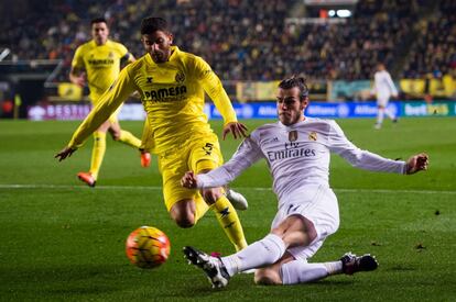 Bale intenta el centro ante Musacchio 