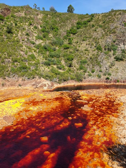 Aguas del Río Tintillo, afluente del Odiel, cerca de las minas de cobre. ECOLOGISTAS EN ACCIÓN