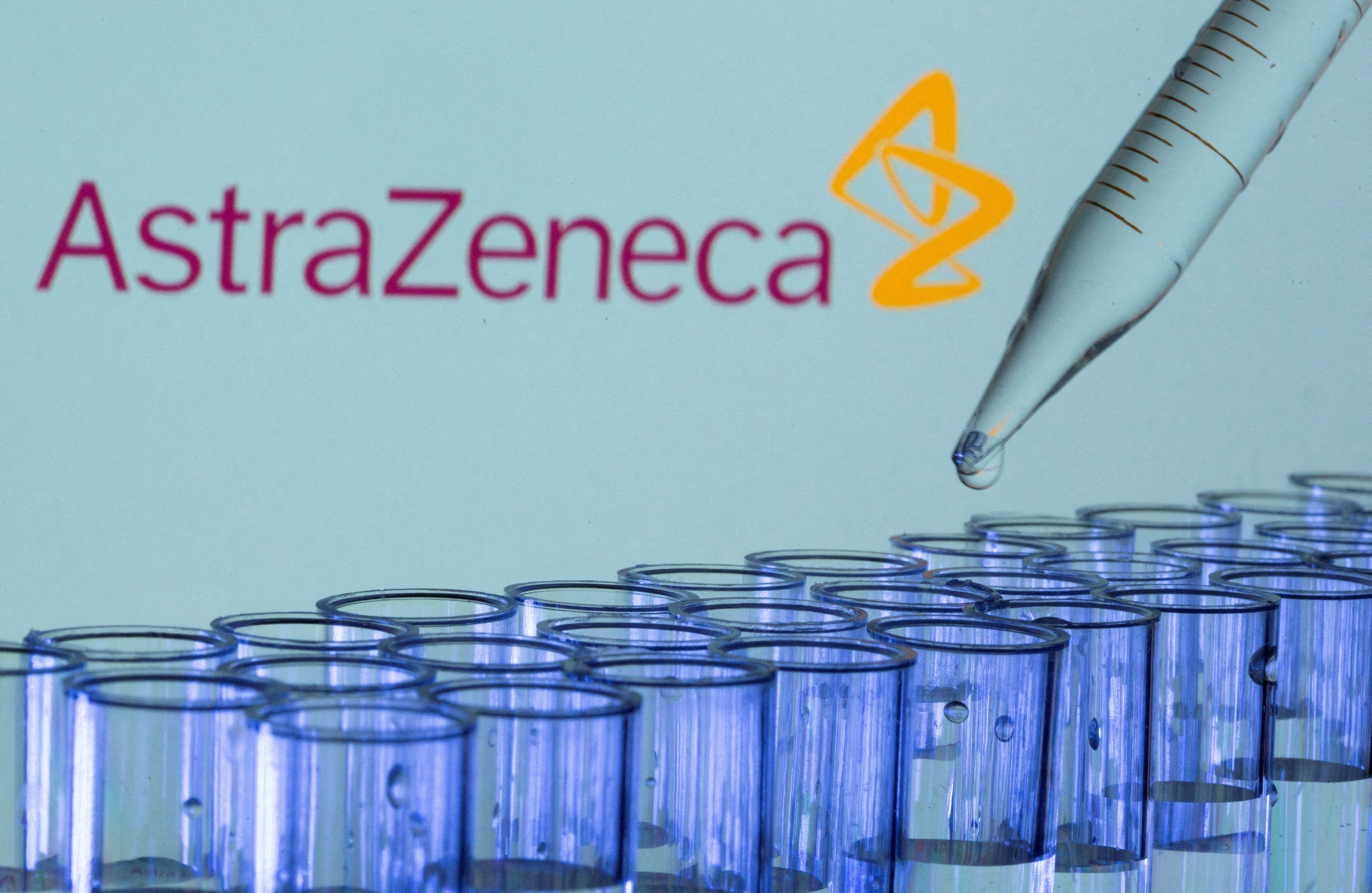 AstraZeneca negocia con Bristol Myers Squibb una megafusión farmacéutica de 350.000 millones, según el diario ‘FT’