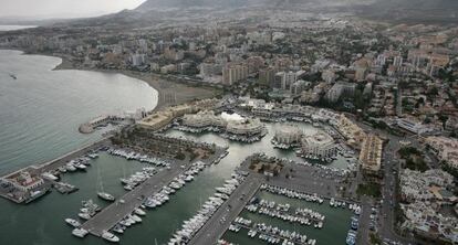 Imagen a&eacute;rea del puerto de Benalm&aacute;dena.