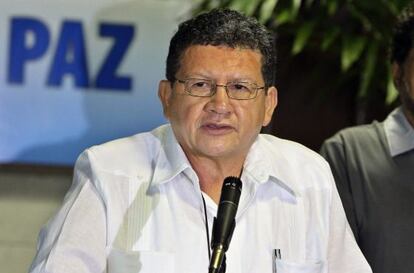 FARC delegation member Jorge Torres Victoria (l) and Luciano Marín Arango, alias "Iván Márquez," on their arrival at the Havana peace talks on Tuesday.