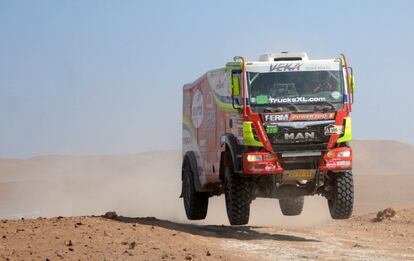 El piloto holandés, Pieter Versluis, durante la décima etapa del rally Dakar por el desierto de Atacama en la región de Tarapacá, Iquique (Chile). 