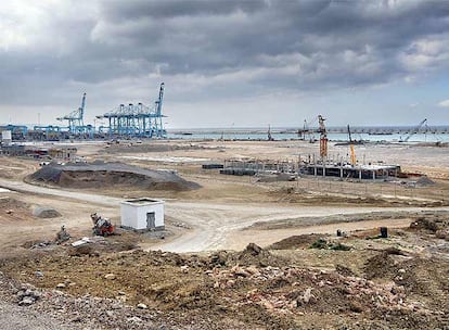 Construcción del nuevo puerto Tánger-Med en Marruecos, en una imagen de archivo.