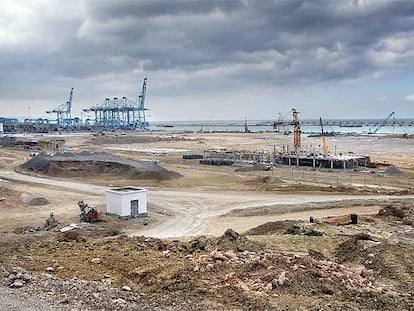 Construcción del nuevo puerto Tánger-Med en Marruecos.