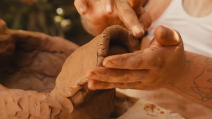 The hands of the artist Jota Mombaça working on her installation at the MAAT in Lisbon