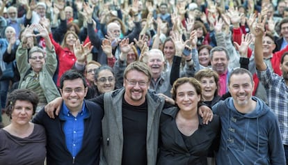 El cercle més proper de Colau accelera el partit d'esquerres.