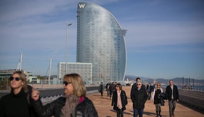 Los primeros visitantes del nuevo rompeolas de la ciudad