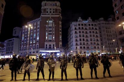 Presencia policial en la Plaza de Callao.