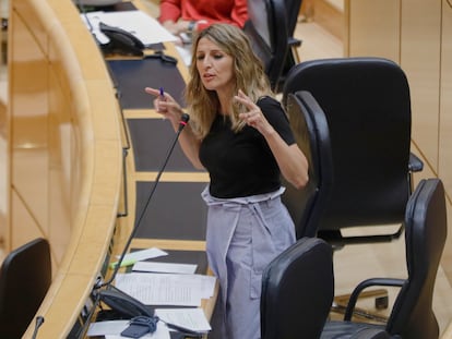 La Ministra de Trabajo y Economía Social, Yolanda Díaz, durante su intervención en una sesión plenaria en el Senado.