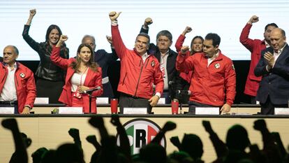 Alejandro Moreno Cárdenas, al centro, durante la 24 Asamblea Nacional Ordinaria del PRI, el 7 de julio 2024.