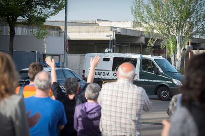 Varias personas protestan contra la imputación del delito de terrorismo en la Audiencia Nacional, este miércoles