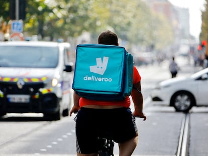 Un repartidor de Deliveroo en Niza (Francia), en un imagen de archivo.