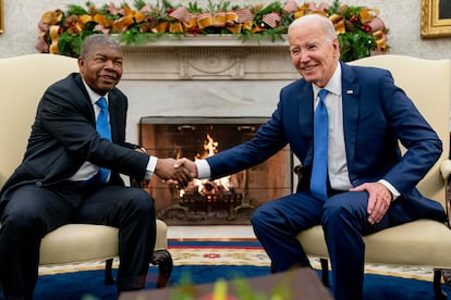 El presidente de Estados Unidos, Joe Biden, reunido con el de Angola, João Lourenço, en el Despacho Oval de la Casa Blanca, en noviembre de 2023.